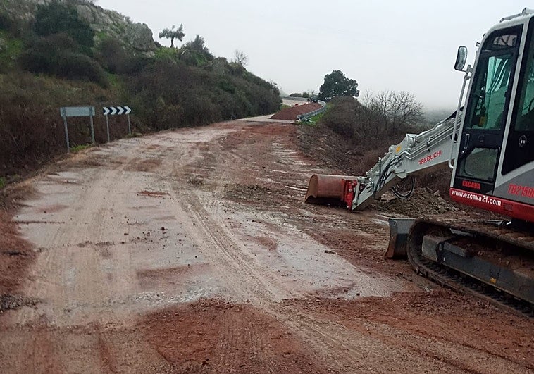 La carretera EX-320 entre Salvatierra y Salvaleón no estará abierta hasta final de marzo